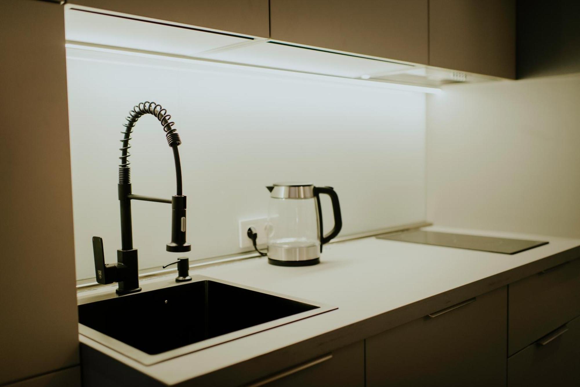 Skyline Luxury Suites Тбилиси Екстериор снимка